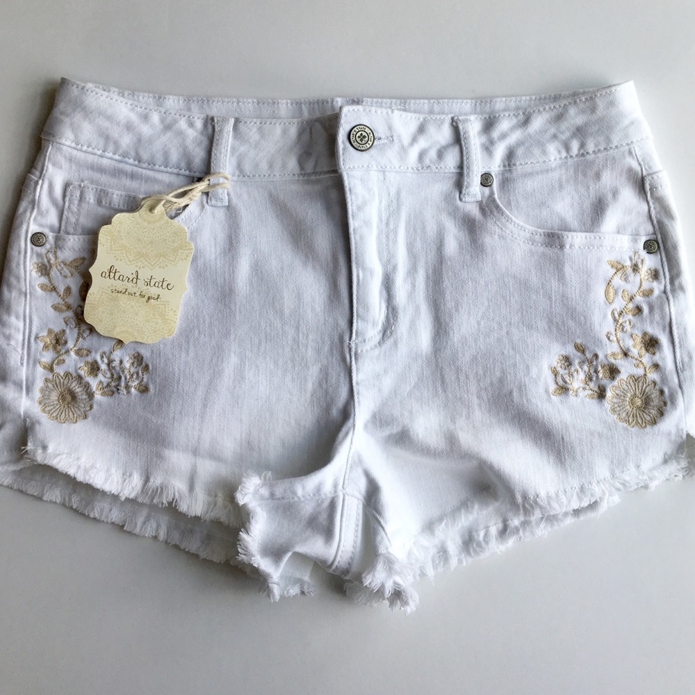 NWT Altar’d State White Denim Shorts Size 27